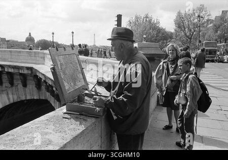 DATE DU DOCUMENT NON INDIQUÉE PARIS/FRANCE  FICHIER IMAGES 1994  voyageurs la vie quotidienne à paris france année 1994 Banque D'Images