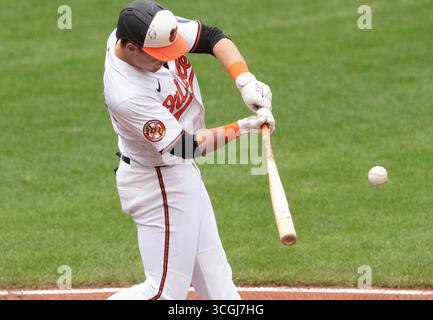 Baltimore, États-Unis. 28 août 2025. BALTIMORE, MD - AOÛT 28 : première base des Baltimore Orioles Coby Mayo (16 ans) à la batte lors d'un match MLB entre les Orioles de Baltimore et les Red Sox de Boston, le 28 août 2025, à Oriole Park à Camden Yards, à Baltimore, Maryland. (Photo de Tony Quinn/SipaUSA) crédit : Sipa USA/Alamy Live News Banque D'Images