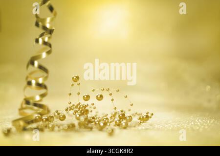 Fond de vacances de Noël et du nouvel an avec ruban doré Banque D'Images