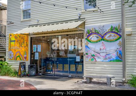 New Orleans, LOUISIANE, États-Unis - 8 août 2025 : devant Get Stuffed by Sno-la, un restaurant sucré et salé sur Magazine Street dans le Garden District Banque D'Images