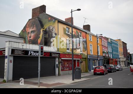setanta le garçon guerrier murale par mister copie sur les magasins église rue dundalk comté de louth république d'irlande Banque D'Images