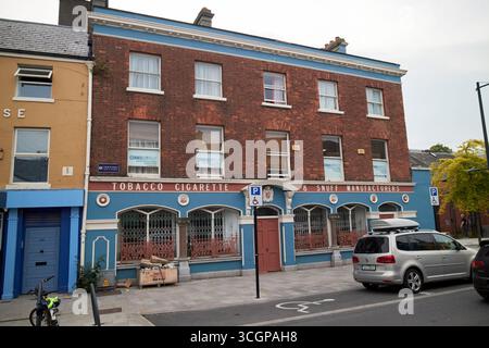 pj carroll et la société de construction église rue dundalk comté louth république d'irlande tabac cigarettes et tabac à priser fabricants Banque D'Images