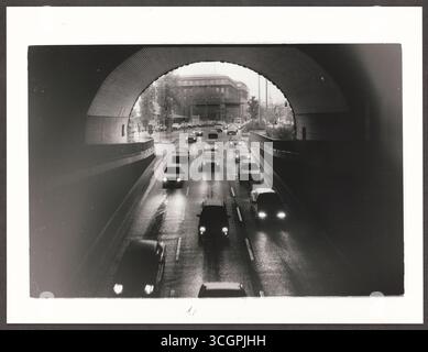 Köln-Altstadt-Nord : Rheinufertunnel - tunnel / Unterführungen Banque D'Images