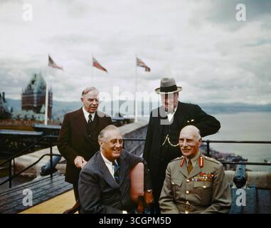 QUÉBEC, QUÉBEC, CANADA - vers 17-21 août 1943 - la Conférence de Québec, Canada, 17-21 août 1943. Portrait de groupe sur la terrasse de la ci Banque D'Images