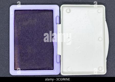 Tampon encreur pour timbres essentiel pour des empreintes claires et précises Banque D'Images