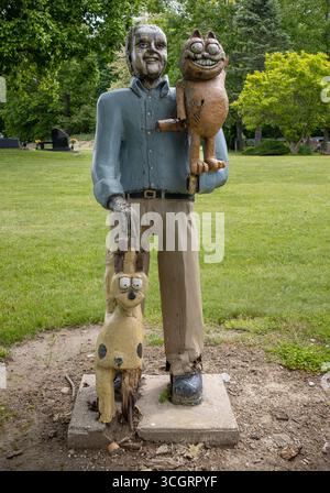 En – Joe, Indiana, les « fameux Indiana Wooden People » sont des statues sculptées à la main de personnages historiques choisis chaque année par une classe locale de 4e année. Banque D'Images