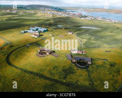 Batterie Ness, près de Stromness, Orcades : un poste d'artillerie côtier de la seconde Guerre mondiale avec des canons de six pouces, des huttes en bois intactes et un rare mess orné de fresques. Banque D'Images