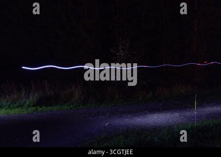 2025 coureurs UTMB à notre-Dame de la gorge, les Contamines-Montjoie, France. Problèmes météorologiques pour toutes les remorques en début de nuit. Crédit : Pierre Galan/Alamy Live News Banque D'Images