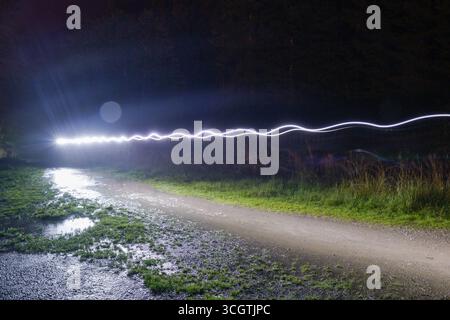 2025 coureurs UTMB à notre-Dame de la gorge, les Contamines-Montjoie, France. Problèmes météorologiques pour toutes les remorques en début de nuit. Crédit : Pierre Galan/Alamy Live News Banque D'Images