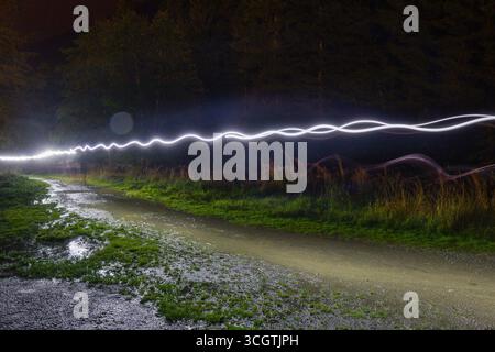 2025 coureurs UTMB à notre-Dame de la gorge, les Contamines-Montjoie, France. Problèmes météorologiques pour toutes les remorques en début de nuit. Crédit : Pierre Galan/Alamy Live News Banque D'Images