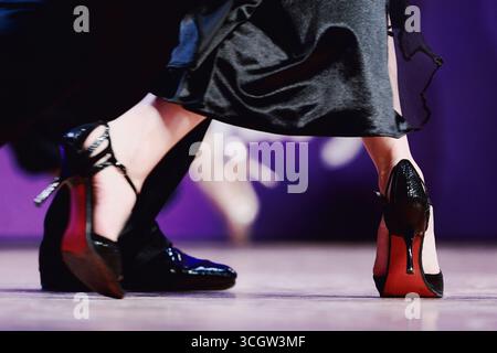 Buenos Aires, Argentine. 29 août 2025. Les danseurs participent à la demi-finale du Buenos Aires Tango Festival & World Cup 2025 à Buenos Aires, Argentine, le 29 août 2025. Crédit : Meng Dingbo/Xinhua/Alamy Live News Banque D'Images