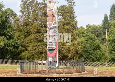 Virginia Water, Royaume-Uni, 6 août 2025 : vue du Totem Pole à Virginia Water, dans le Grand Parc de Windsor Banque D'Images