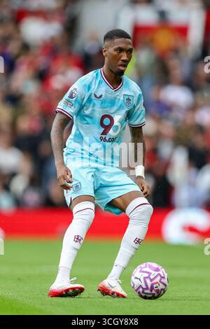 Manchester, Angleterre, Royaume-Uni. 30 août 2025. L'attaquant de Burnley Jaidon Anthony (11 ans) lors du match Manchester United FC contre Burnley FC English premier League à Old Trafford, Manchester, Angleterre, Royaume-Uni le 30 août 2025 crédit : Phil Duncan/Every second Media crédit : Every second Media/Alamy Live News Banque D'Images