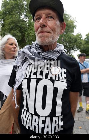 Mercredi 27 août, la branche indépendante londonienne du Syndicat national des journalistes a tenu une veillée devant Downing Street à Londres pour honorer jou Banque D'Images