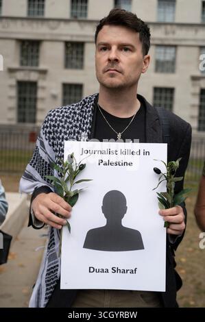 Mercredi 27 août, la branche indépendante londonienne du Syndicat national des journalistes a tenu une veillée devant Downing Street à Londres pour honorer jou Banque D'Images