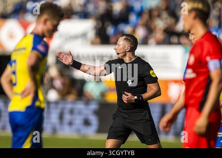 Waalwijk, pays-Bas. 30 août 2025. WAALWIJK, 30-08-2025, stade Mandemakers, saison 2025/2026, football néerlandais Keuken Kampioen Divisie, match entre RKC et Almere City FC montre l'arbitre Martijn vos. Crédit : Pro Shots/Alamy Live News Banque D'Images