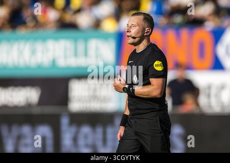 Waalwijk, pays-Bas. 30 août 2025. WAALWIJK, 30-08-2025, stade Mandemakers, saison 2025/2026, football néerlandais Keuken Kampioen Divisie, match entre RKC et Almere City FC montre l'arbitre Martijn vos. Crédit : Pro Shots/Alamy Live News Banque D'Images