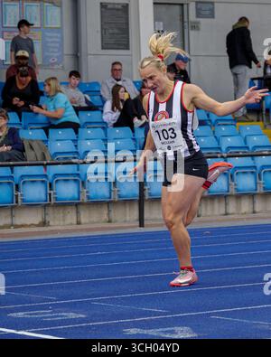 Manchester, Royaume-Uni. 30 août 2025. Hayley McLean remporte le 400 m haies au Manchester International 2025 dans les World Athletics Challenger Series. Crédit : Bradley Taylor Banque D'Images