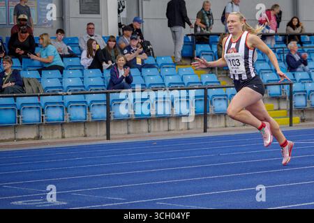 Manchester, Royaume-Uni. 30 août 2025. Hayley McLean remporte le 400 m haies au Manchester International 2025 dans les World Athletics Challenger Series. Crédit : Bradley Taylor Banque D'Images