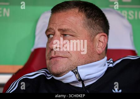 AUGSBOURG, ALLEMAGNE - AOÛT 30 : Max Eberl membre du conseil d'administration du FC Bayern Muenchen avant le match de Bundesliga entre le FC Augsbourg et le FC Bayern München à la WWK-Arena le 30 août 2025 à Augsbourg, Allemagne. © diebilderwelt / Alamy Live News Banque D'Images