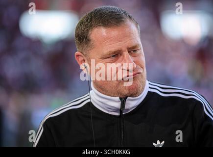 AUGSBOURG, ALLEMAGNE - AOÛT 30 : Max Eberl membre du conseil d'administration du FC Bayern Muenchen avant le match de Bundesliga entre le FC Augsbourg et le FC Bayern München à la WWK-Arena le 30 août 2025 à Augsbourg, Allemagne. © diebilderwelt / Alamy Live News Banque D'Images