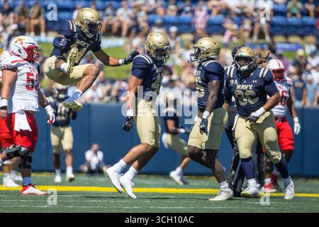 30 août 2025 : Navy Midshipmen célèbre après l'arrêt défensif pendant le match entre les Keydets de l'Institut militaire de Virginie et les Navy Midshipmen joués à Annapolis, dans le Maryland. Cory Royster/Cal Sport Media Banque D'Images