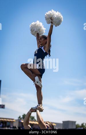 30 août 2025 : cheerleader des Navy Midshipmen pendant le match entre les Keydets de l'Institut militaire de Virginie et les Navy Midshipmen jouent à Annapolis, dans le Maryland. Cory Royster/Cal Sport Media Banque D'Images