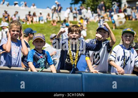 30 août 2025 : les fans de Navy Midshipmen s'amusent lors du match entre les Keydets de l'Institut militaire de Virginie et les Navy Midshipmen jouent à Annapolis, dans le Maryland. Cory Royster/Cal Sport Media Banque D'Images