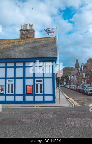 Majestueux et accidenté, Bass Rock s’élève de la mer, abritant la plus grande colonie de gannets au monde. Banque D'Images