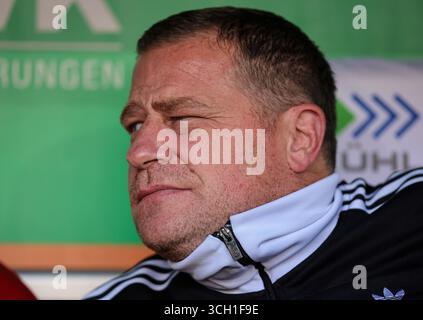 AUGSBOURG, ALLEMAGNE - AOÛT 30 : Max Eberl membre du conseil d'administration du FC Bayern Muenchen avant le match de Bundesliga entre le FC Augsbourg et le FC Bayern München à la WWK-Arena le 30 août 2025 à Augsbourg, Allemagne. © diebilderwelt / Alamy Live News Banque D'Images