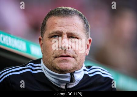 AUGSBOURG, ALLEMAGNE - AOÛT 30 : Max Eberl membre du conseil d'administration du FC Bayern Muenchen avant le match de Bundesliga entre le FC Augsbourg et le FC Bayern München à la WWK-Arena le 30 août 2025 à Augsbourg, Allemagne. © diebilderwelt / Alamy Live News Banque D'Images
