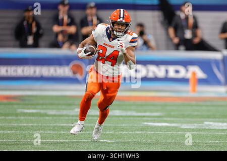 30 août 2025 : Will Nixon (24 ans) de Syracuse court pour le match de lancement d'Aflac, mettant en vedette les Orange de Syracuse et les volontaires du Tennessee, joué au Mercedes Benz Stadium d'Atlanta, en Géorgie. Tennessee remporte la victoire sur Syracuse, 45-26. Cecil Copeland/CSM(crédit image : © Cecil Copeland/Cal Sport Media) Banque D'Images