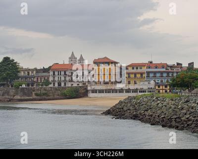 Une autre vue du front de mer historique de Casco Viejo, Panama City, Panama Banque D'Images