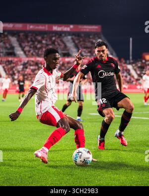 Gérone, Espagne. 30 août 2025. Yaser Asprilla (G) du Girona FC a la chance de marquer lors du match de football de la Liga entre Girona FC et Sevilla au stade Montilivi, Gérone, Espagne, le 30 août 2025. Crédit : Joan gosa/Xinhua/Alamy Live News Banque D'Images