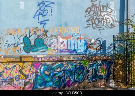 Graffiti au Woodbridge Skatepark, Woodbridge, Suffolk, Angleterre, Royaume-Uni Banque D'Images