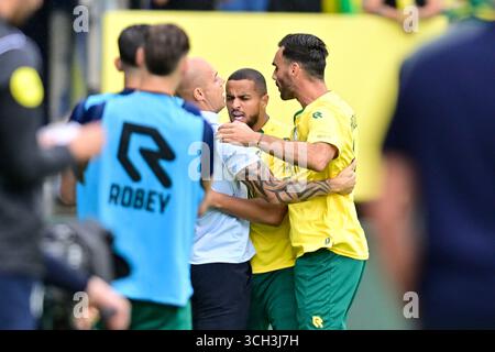 SITTARD, 31-08-2025, Fortuna Sittard Stadium, saison 2025/2026, football néerlandais Eredivisie, match entre Fortuna Sittard et NEC Nijmegen, photo montrant l'entraîneur de Fortuna Sittard Danny Buijs et le joueur de Fortuna Sittard Mohamed Ihattaren crédit : Pro Shots/Alamy Live News Banque D'Images