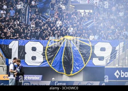 Gand, Belgique. 31 août 2025. Les supporters du club photographiés au début d'un match de football entre KAA Gent et le Club Bruges, dimanche 31 août 2025 à Gand, le jour 6 de la première division 'Jupiler Pro League' 2025-2026 du championnat belge. BELGA PHOTO TOM GOYVAERTS crédit : Belga News Agency/Alamy Live News Banque D'Images