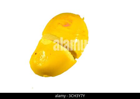 Friandises congelées aromatisées aux fruits de mangue, glaçons ou barres de crème glacée, combinaison de fruits et de crème glacée, assortiment de saveurs un régal rafraîchissant pour l'été, Banque D'Images