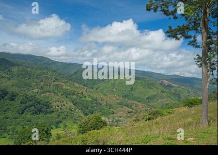 Vue sur la vallée d'Orosi et la ville d'Orosi au Costa Rica Banque D'Images