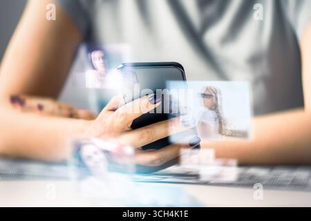 Créateur de contenu avec téléphone et application de retouche photo ou générateur d'image ai. Femme utilisant un smartphone. Flux social, galerie numérique ou profil. Banque D'Images