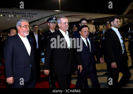 Tianjin, Chine. 31 août 2025. Le président iranien MASOUD PEZZESHKIAN (C) arrive au sommet 2025 de l'Organisation de coopération de Shanghai (OCS) à Tianjin. (Crédit image : © Présidence iranienne via ZUMA Press Wire) USAGE ÉDITORIAL SEULEMENT ! Non destiné à UN USAGE commercial ! Crédit : ZUMA Press, Inc/Alamy Live News Banque D'Images