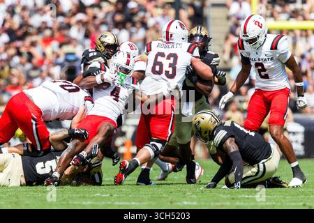 30 août 2025 : le Ball State Running Back TJ Horton (4 ans) court avec le ballon lors d'un match de football NCAA entre les Cardinals de Ball State et les Purdue Boilermakers au Ross-Ade Stadium à West Lafayette, Indiana. John Mersits/CSM Banque D'Images