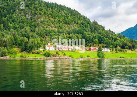 Beau paysage du Sognefjord à Balestrand, Norvège Banque D'Images