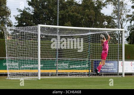 Northampton, Royaume-Uni. 31 août 2025. Un tir de Kat MORRISON de Northampton Town Women atteint le haut de la barre dans Womens National League Northampton Town Women v Boldmere St Michaels Women Credit : Clive Stapleton/Alamy Live News Banque D'Images