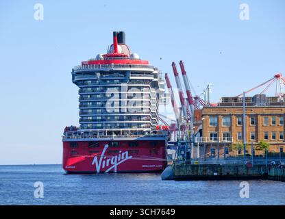 Halifax, Nouvelle-Écosse, Canada. 31 août 2025. Le navire de croisière « Brilliant Lady » de Virgin Cruise a accosté au port de Halifax lors de sa première visite dans la ville lors d'une croisière d'essai avant son voyage inaugural plus tard cette semaine. Banque D'Images