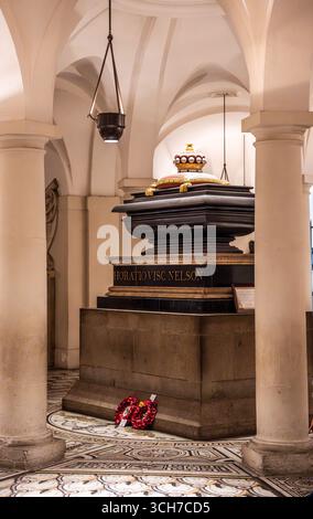 Sarcophage en marbre et tombe de Horatio Nelson, alias Amiral Lord Nelson, dans la crypte de la cathédrale Saint-Paul, à Londres, Angleterre, Royaume-Uni Banque D'Images