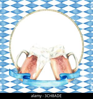 Toast de deux tasses à bière avec ruban sous le cadre doré sur fond bleu de losanges drapeaux bavarois. Aquarelle dessinée à la main Oktoberfest Cheers verres à bière Banque D'Images