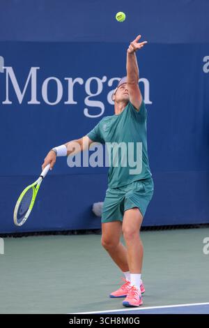 New York, États-Unis. 01 Sep, 2025. NEW YORK, ÉTATS-UNIS - 1er SEPTEMBRE : Bart Stevens des pays-Bas pendant le jour 8 de l'US Open 2025 au Centre national de Tennis Billie Jean King de l'USTA le 1er septembre 2025 à New York, États-Unis. (Photo par Adam Stoltman/BSR Agency) crédit : BSR Agency/Alamy Live News Banque D'Images
