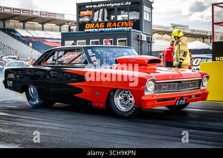 Rennwagen beim Drag Racing am Hockenheimring NitrOlympX, Europas gr ??tes Drag-Racing-Event, vom 29. bis 31. Août 2025 auf dem Hockenheimring. Banque D'Images