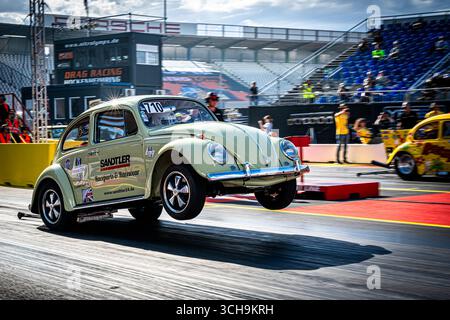 Rennwagen beim Start auf der Viertelmeile am Hockenheimring NitrOlympX, Europas gr ??tes Drag-Racing-Event, vom 29. bis 31. Août 2025 auf dem Hockenheimring. Banque D'Images